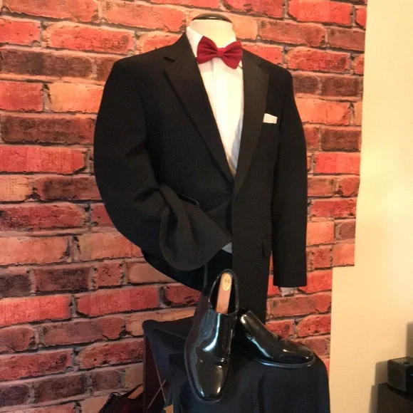 Gerald Austin Tuxedo Coat - Picture 9 of 17